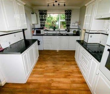 4 Bed House, Warren Close, Southampton SO16 - Photo 3