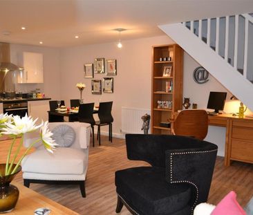 2 bedroom terraced house to rent - Photo 2