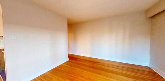 UNFURNISHED ONE BDRM (NEAR STANLEY PARK) - Photo 2