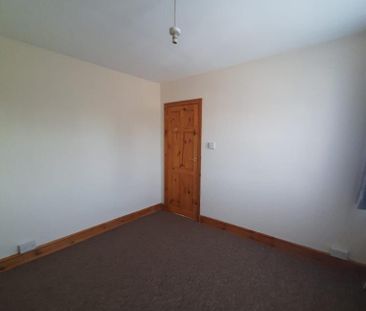 2 bedroom semi-detached house to rent - Photo 6