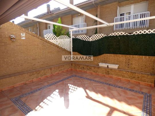 4 bedroom luxury House for rent in Valencia - Photo 1