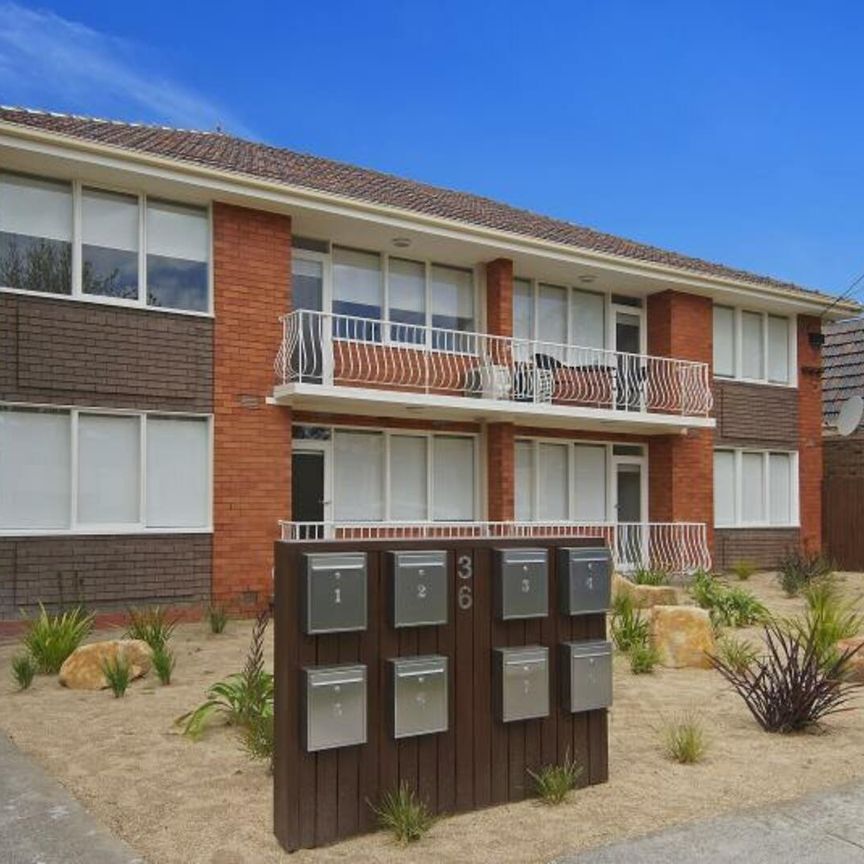 BRILLIANTLY LOCATED IN BAYSIDE! - Photo 1