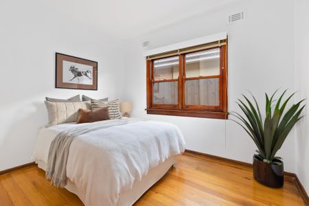 Comfortable Living on Bird Avenue! - Photo 2