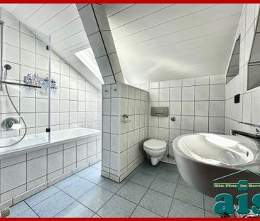 ais-GmbH bietet an: Renovierte 4 Zimmer Wohnung in der Südstadt. - Foto 2