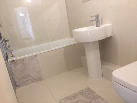 2 Bed Flat, Wickham Road, SE4 - Photo 2