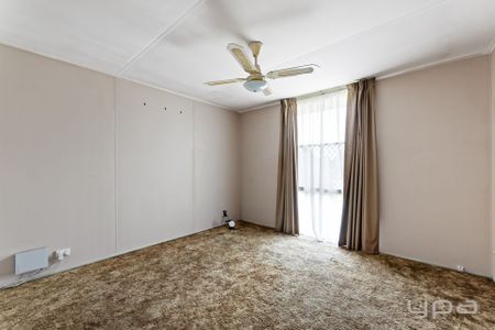 Spacious Family Home with Bonus Granny Flat in a Prime Location! - Photo 3