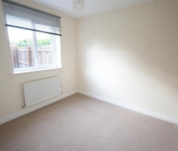 3 bedroom end of terrace house to rent - Photo 2