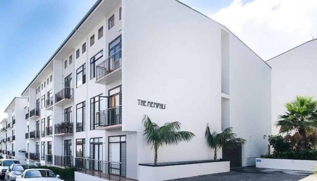 Sunny north facing apartment whiteware & water inc - Photo 1