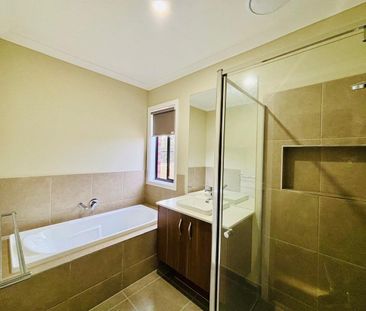 4 Bedroom In Prime Location - Not To Be Missed!! - Photo 2