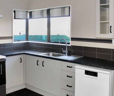 KELVIN GROVE - 3 BEDROOM - Photo 5