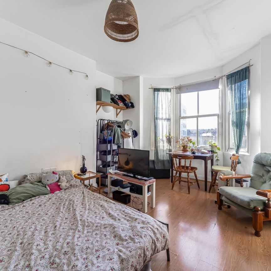 Rushey Green, Catford, London, SE6 - Photo 1