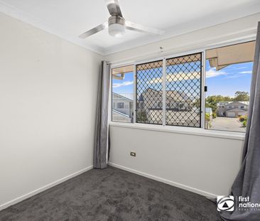 NEWLY RENOVATED THREE BEDROOM TOWNHOUSE IN THORNESIDE - Photo 5