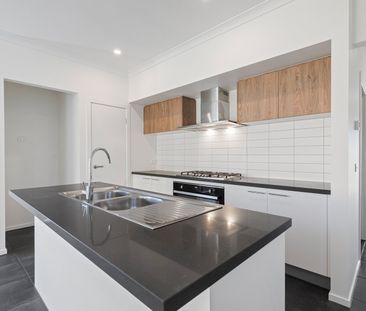 18 Mechanical Road, Sunbury VIC 3429 - Photo 2