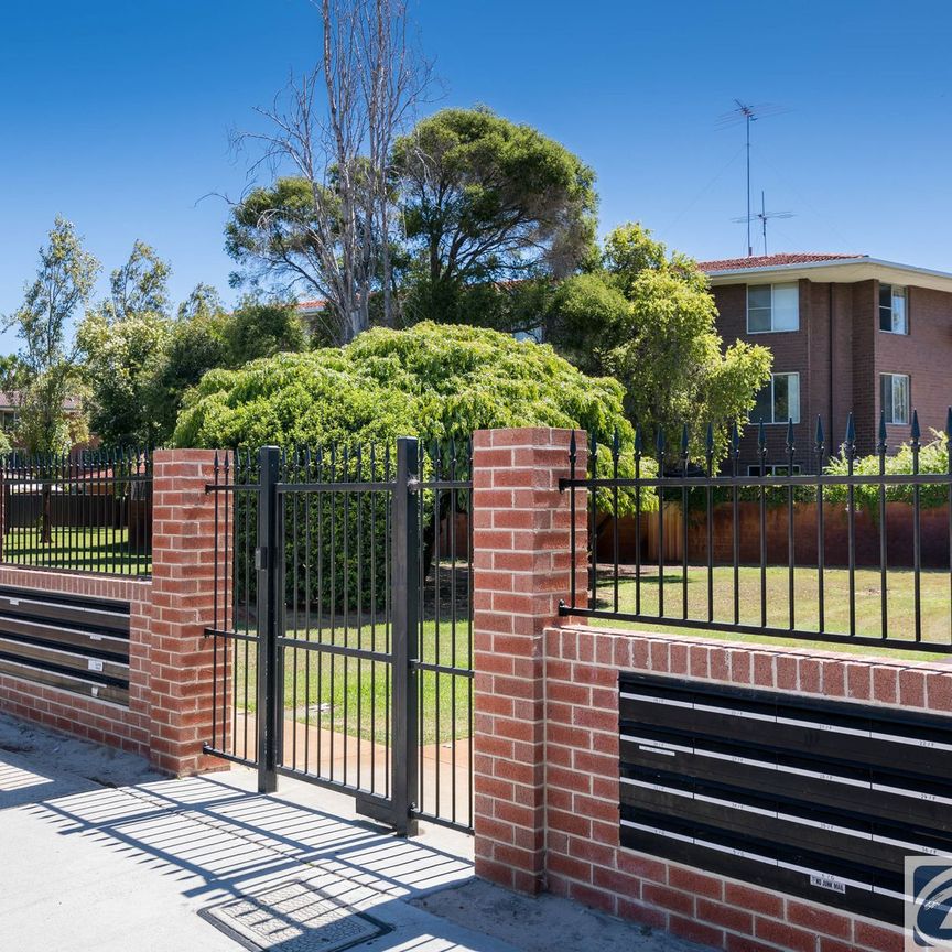 Neat Ground Floor Unit HOME OPEN TUESDAY 21 APRIL AT 10.15AM SHARP! - Photo 1