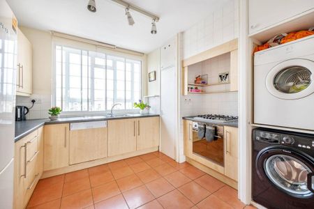 3 bedroom flat to rent - Photo 2