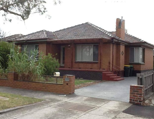 Freshly painted, fabulous 3 bedroom home - Photo 1