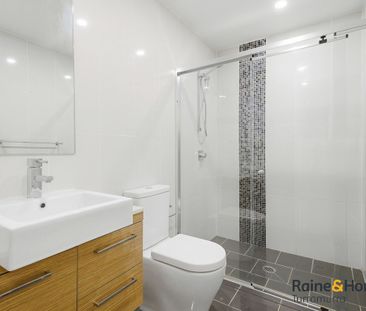 Sophisticated First-Floor Two-Bedroom Apartment in Prime Turramurra... - Photo 3