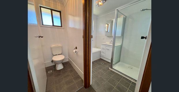 5 BEDROOM HOME - HILLVUE LOCATION - Photo 1