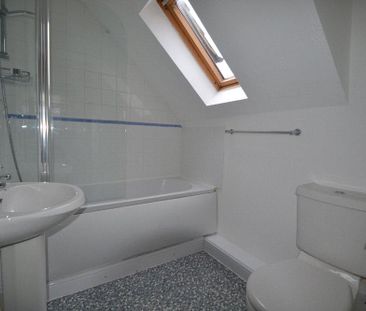 House to rent - Photo 1