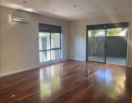 Three Bedroom Townhouse Newport- Garage not available to this property - Photo 2