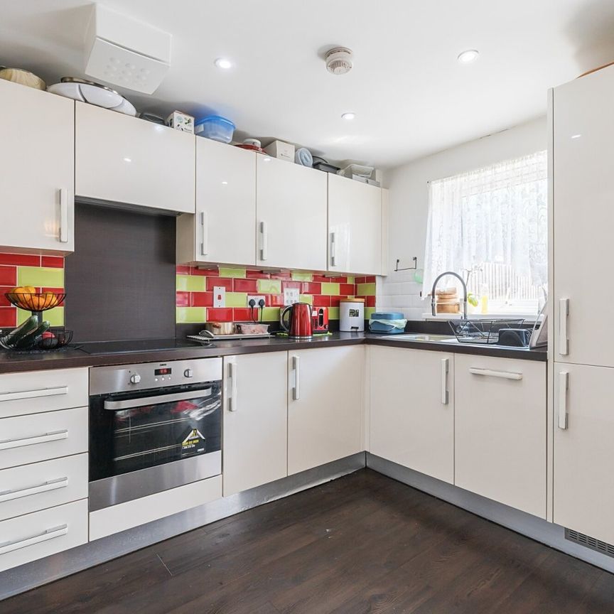 Terraced House to rent - Alcock Crescent, Dartford, DA1 - Photo 1