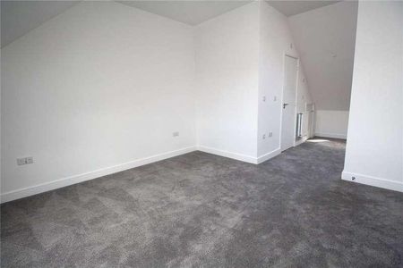 Chadwick Avenue, Bordon, Hampshire, GU35 - Photo 3