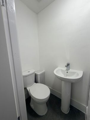 Room in a Shared House, Hunters Road, B19 - Photo 1