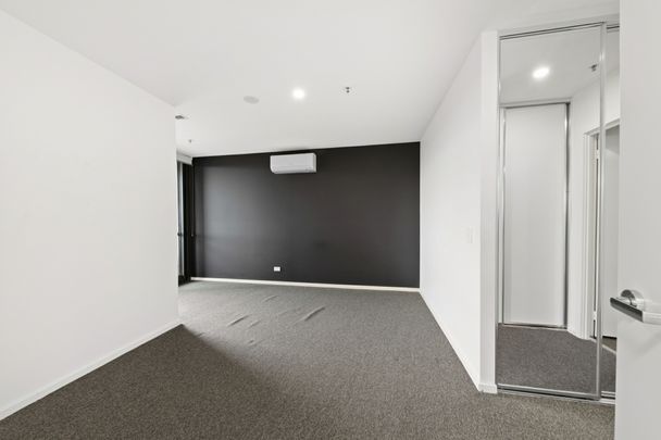 Stunning Executive Style Apartment - Photo 1