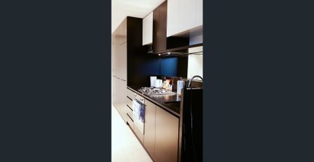 Stylish 1-Bedroom Fully Furnished Apartment in the Heart of South Yarra - Photo 3