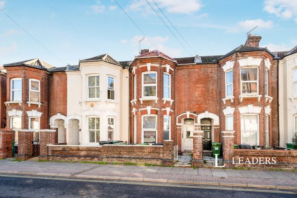 1 bedroom studio to rent Lawrence Road, Southsea, Hampshire, PO5 - Photo 1