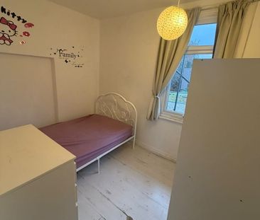 1 Bed Flat, Lewisham Way, SE14 - Photo 6