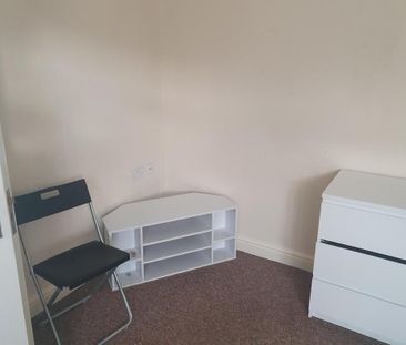 3 bedroom end of terrace house to rent - Photo 4