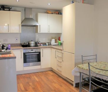 2 bedroom flat to rent - Photo 4