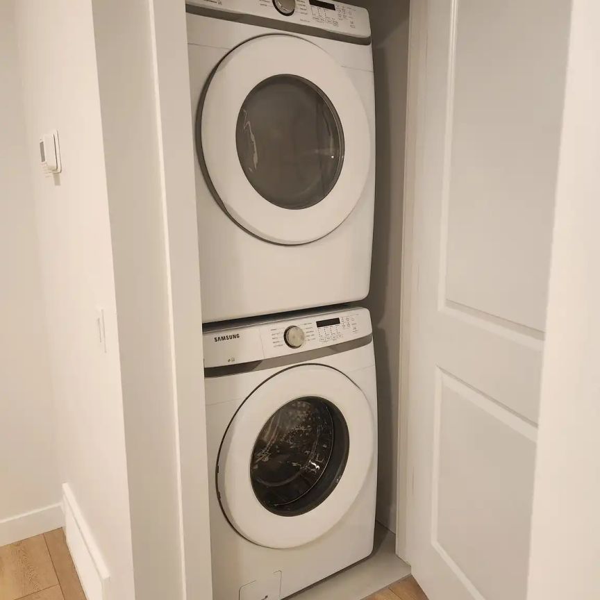 Alwood Point — 1 Bed 1 Bath Lower Unit - Photo 1