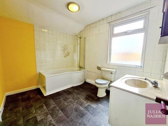 2 bedroom end of terrace house to rent - Photo 1