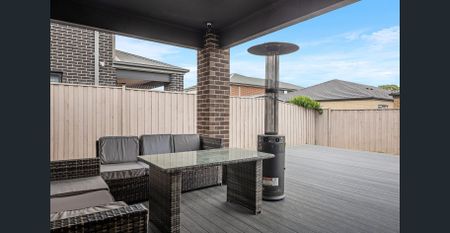 Stunning Contemporary Family Home in Wollert’s Premier Location - Photo 2