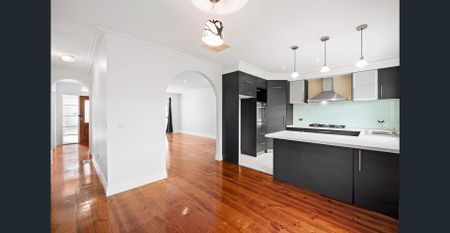 Modern Comfort & Convenience in Central Mitcham! - Photo 4