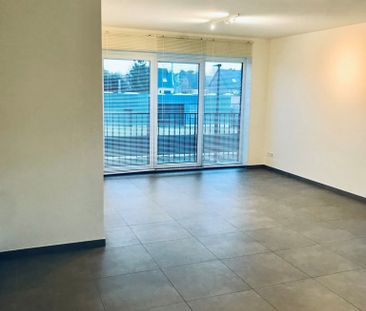 Centraal gelegen recent, lichtrijk appartement met 2 slaapkamers - Photo 5