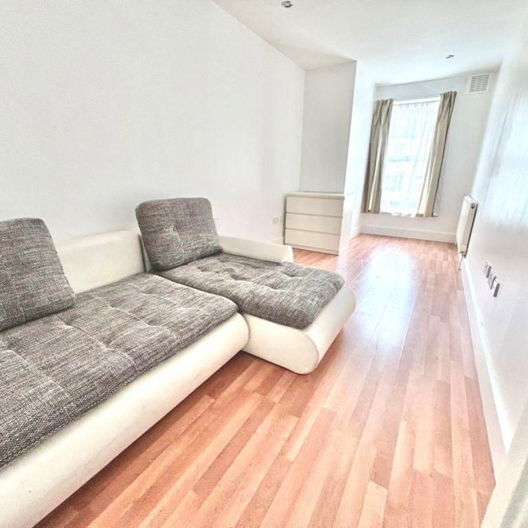 3 bedroom flat to rent - Photo 1