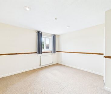 2 bedroom House in Westcotts Green, Bracknell - Photo 2
