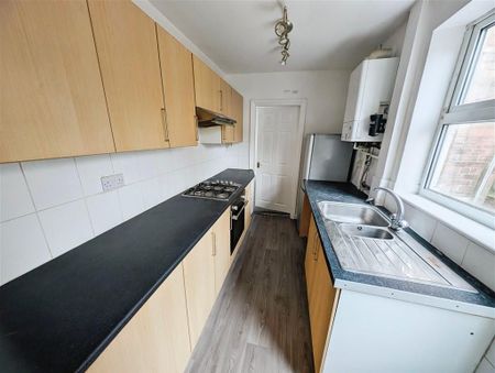 2 bedroom end of terrace house to rent - Photo 5