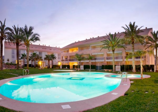 For long-term rent: apartment in Javea, Golden Garden urbanization, with 2 bedrooms and a pool.