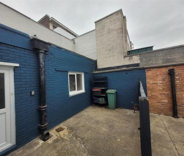 3 bedroom flat to rent - Photo 2