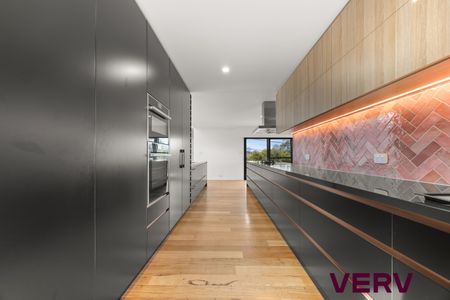 MODERN FAMILY OASIS - Photo 2