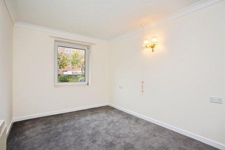 1 bedroom retirement property to rent - Photo 5