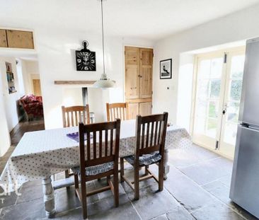 2 bedroom character property to rent - Photo 2