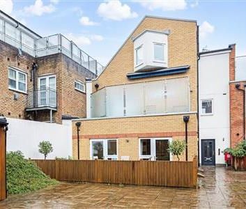 Vicarage Crescent, SW11 - Photo 6