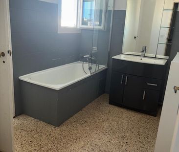 Location Appartement 3 pièces 57m² MARIGNANE 13700 - Photo 5