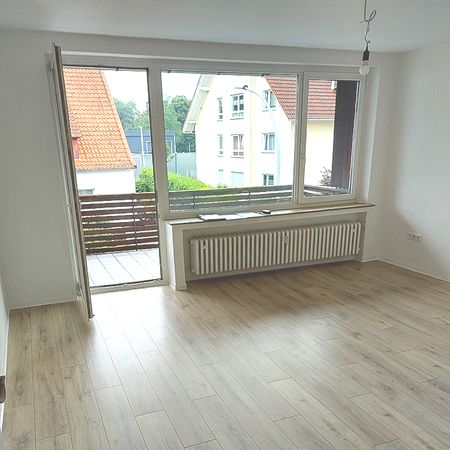 Freundliche 3 Zimmer Wohnung mit Balkon wartet auf Sie - Photo 2