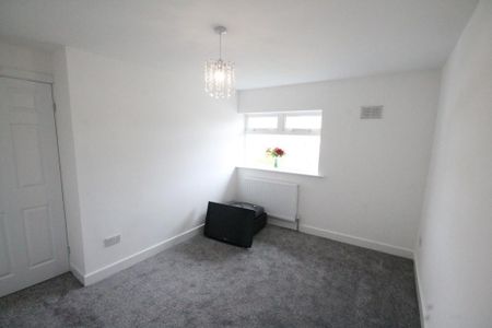 3 bedroom mews to rent - Photo 5